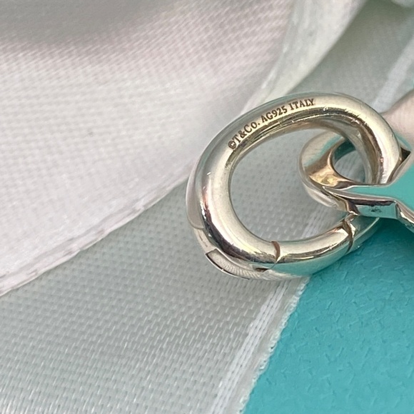 Tiffany & Co medium heart charm & clasping link 925 New in box - Picture 4 of 6